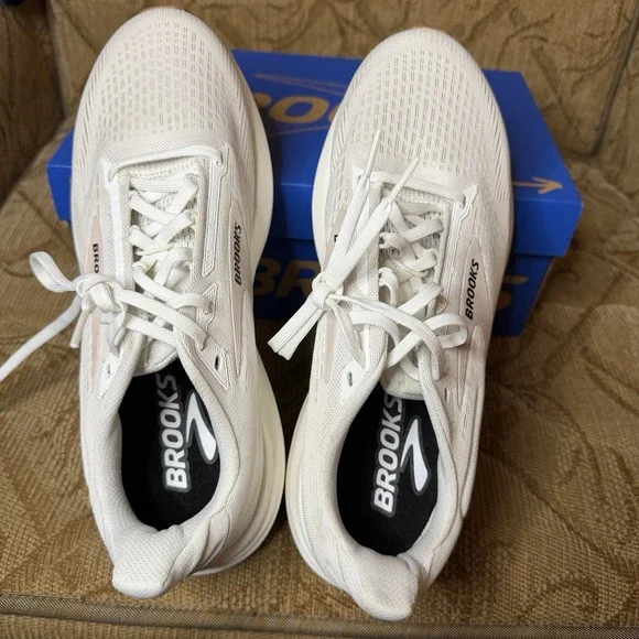 Brooks Womens Revel 8 Size 10.5 D Wide Sneakers White Chateau Gray Shoes EUC! - Picture 7 of 9